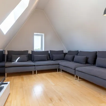 Von Ahrentschildt - Bahnhofstrasse 5 *